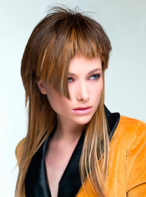 Рваная челка с удлинением по бокам 2022. Рваная челка — фото модных стрижек 2023