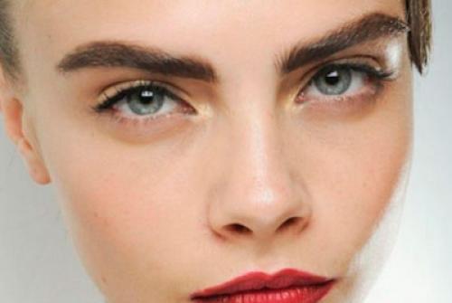 Секреты быстрого роста густых и широких бровей 11