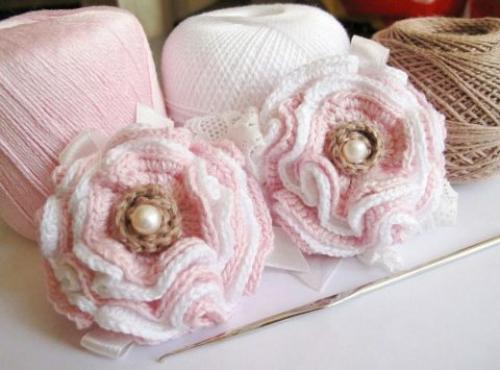 Вязаные украшения крючком для шапок. Вязаные крючком украшения, идеи из интернет