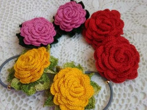 Вязаные украшения крючком для шапок. Вязаные крючком украшения, идеи из интернет