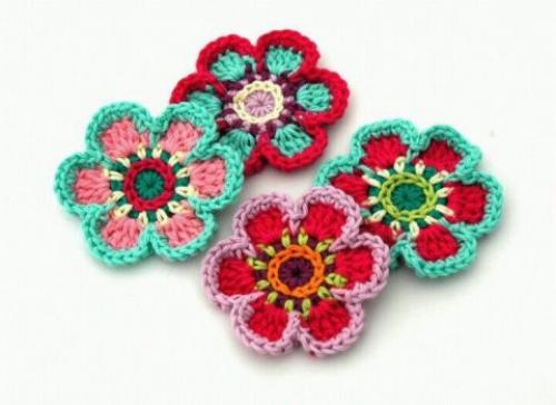 Вязаные крючком цветы на шапку схемы. Вяжем цветы крючком, огромная подборка схем и описаний