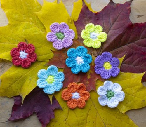 Вязаные крючком цветы на шапку схемы. Вяжем цветы крючком, огромная подборка схем и описаний