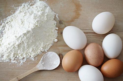 Как использовать крахмал или муку для загущения крема. Простые и надежные способы загустить жидкий крем для торта