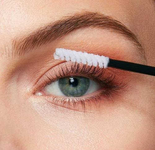 Можно ли использовать масло для волос для роста бровей. Ценная капля: как использовать масло для бровей и ресниц?