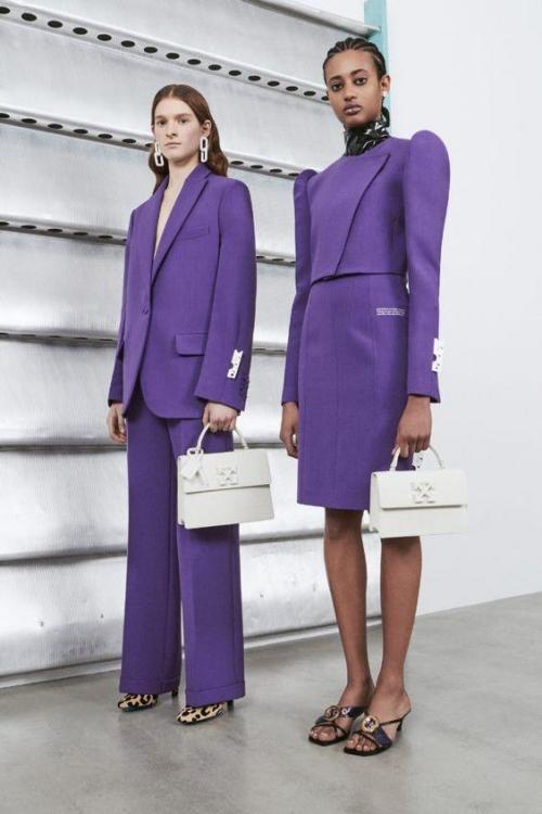 Цвет панг сочетание. Лавандовый Very Peri: как носить главный цвет 2022 года, по версии Pantone