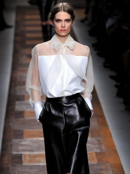 С чем носить черную блузку из прозрачной ткани. С чем носить блузку из прозрачной ткани 02