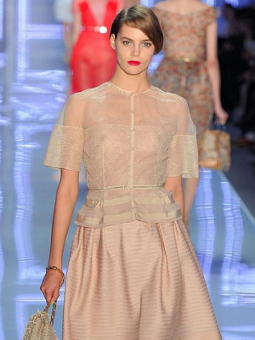 С чем носить черную блузку из прозрачной ткани. С чем носить блузку из прозрачной ткани 03