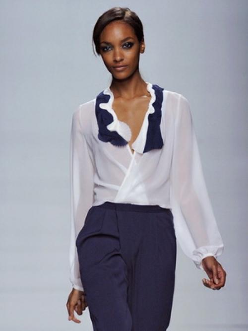 С чем носить черную блузку из прозрачной ткани. С чем носить блузку из прозрачной ткани 08