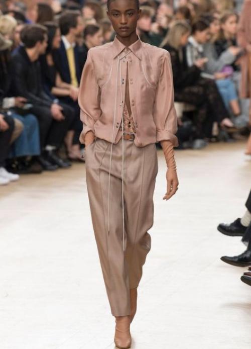 С чем носить блузку. Стильные женские блузки 2022 — красивые новинки