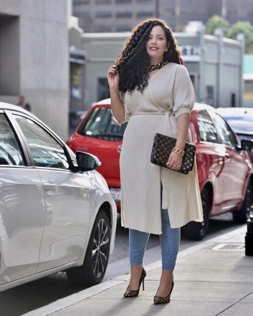 Кружевная блузка 2022 Белая или Черная с Баской. Цветовые акценты: контрасты и сочетания 24