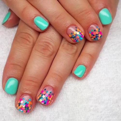 Мятный маникюр с белым. Мятный маникюр 2021-2022: модные тенденции и фото