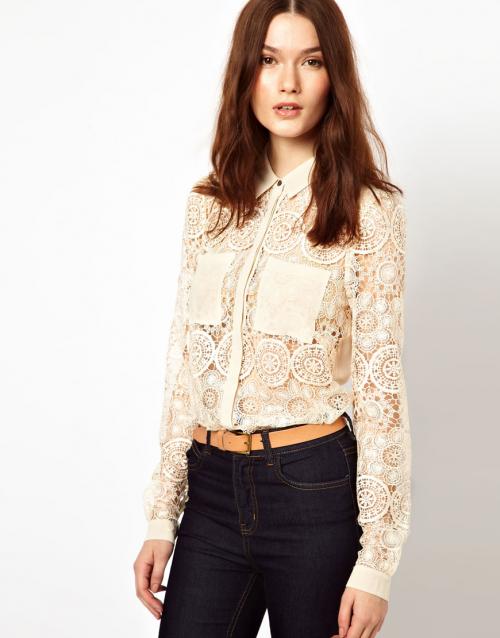 Гипюровые блузки 2022. В центре внимания прозрачные блузки и кружево