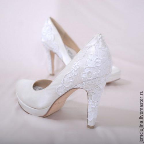 Как украсить туфли кружевом. ДЕКОРИРУЕМ ТУФЛИ С ПОМОЩЬЮ КРУЖЕВА И МИНИАТЮРНЫХ ЭЛЕМЕНТОВ