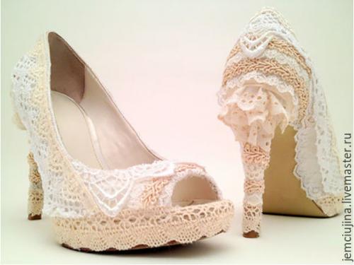 Как украсить туфли кружевом. ДЕКОРИРУЕМ ТУФЛИ С ПОМОЩЬЮ КРУЖЕВА И МИНИАТЮРНЫХ ЭЛЕМЕНТОВ