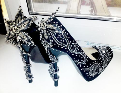 Как покрыть обувь блестками. Идеи оригинального и простого декора на туфлях своими руками