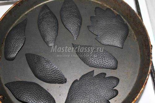 Кожаный декор резиновых сапожек. Цветы из кожи своими руками - мастер-класс 07 Кожаный декор резиновых сапожек. Цветы из кожи своими руками - мастер-класс 07