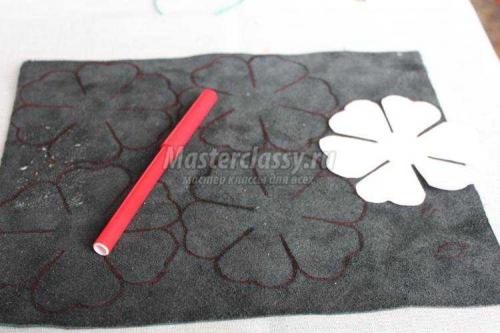 Кожаный декор резиновых сапожек. Цветы из кожи своими руками - мастер-класс 03 Кожаный декор резиновых сапожек. Цветы из кожи своими руками - мастер-класс 03