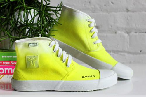 Как украсить кроссовки своими руками. Как модно украсить своими руками кеды или сникерсы