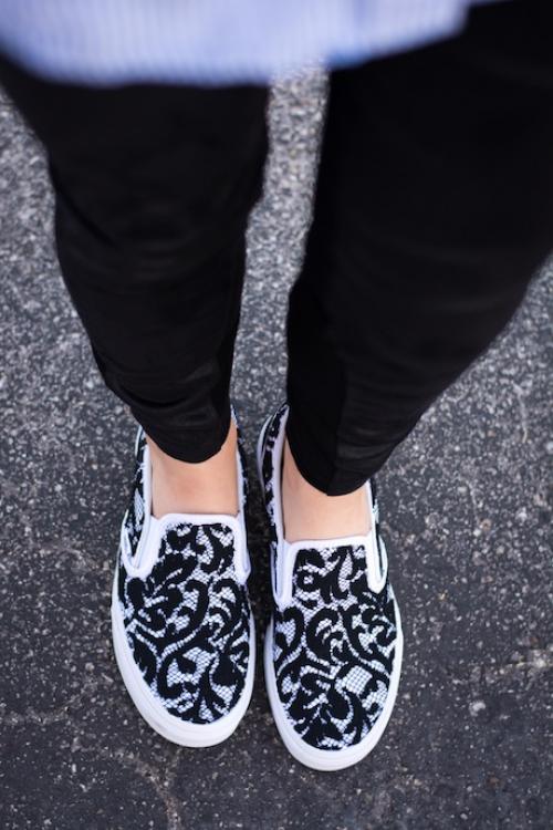 Как украсить кроссовки своими руками. Как модно украсить своими руками кеды или сникерсы