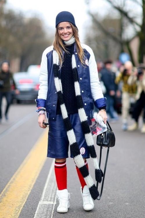 Какие цвета лучше всего сочетаются с чёрными гетрами выше колена осенью. С чем носить теплые гетры