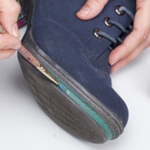 Как сделать декупаж на обуви и других кожаных изделиях