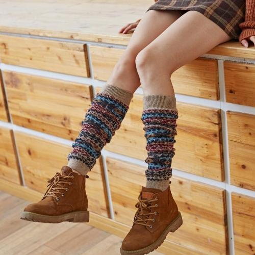 Можно ли носить белые гетры с юбкой или платьем. Rockin ‘Гетры, как будто это 2025