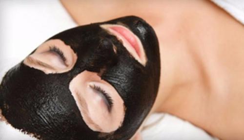 Черная маска с желатином от черных точек. Черная маска из угля и желатина