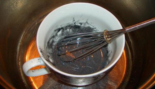 Черная маска с желатином от черных точек. Черная маска из угля и желатина