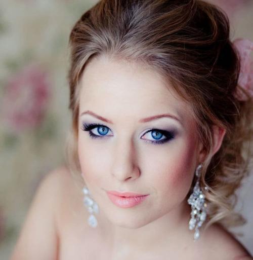 Макияж глаз вечерний. Вечерний макияж под цвет волос