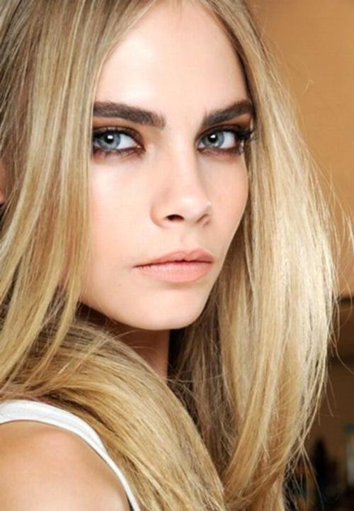 Красивый вечерний макияж для голубых глаз. Макияж для блондинок с голубыми глазами 17