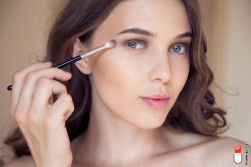 Макияж для голубых глаз. Макияж для русоволосых с голубыми глазами пошагово