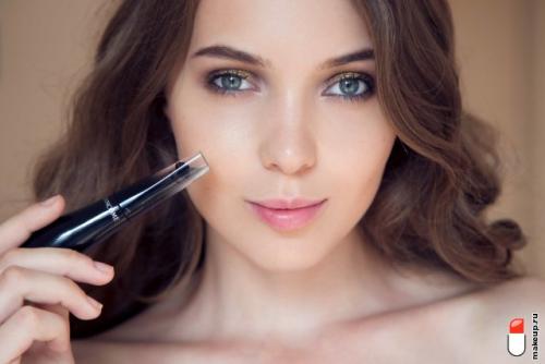 Макияж для голубых глаз. Макияж для русоволосых с голубыми глазами пошагово