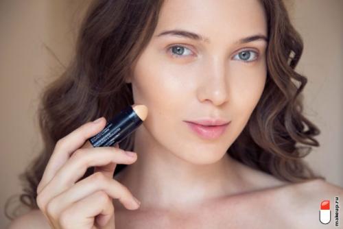 Макияж для голубых глаз. Макияж для русоволосых с голубыми глазами пошагово