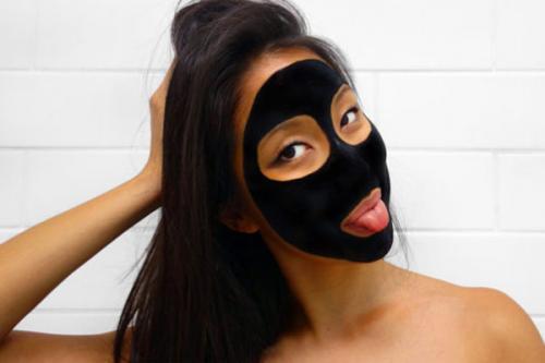 Маска для лица с активированным углем и яйцом. Маска из активированного угля от прыщей и черных точек