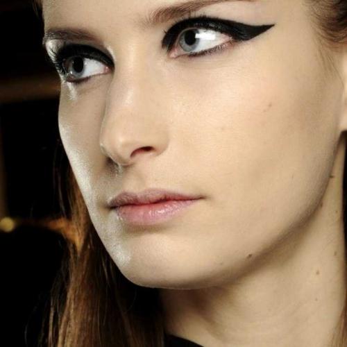 Необычный макияж со стрелками. Макияж со стрелками: типы, правила, пошаговое описание особенностей нанесения (120 фото и видео)