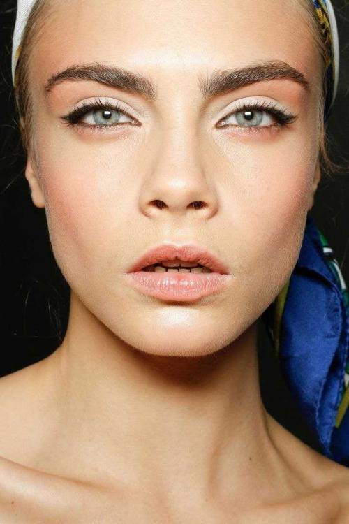 Необычный макияж со стрелками. Макияж со стрелками: типы, правила, пошаговое описание особенностей нанесения (120 фото и видео)