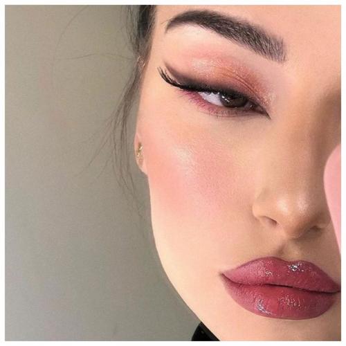 Вечерний макияж со стрелками пошагово. Стрелки на глазах: обзор трендов