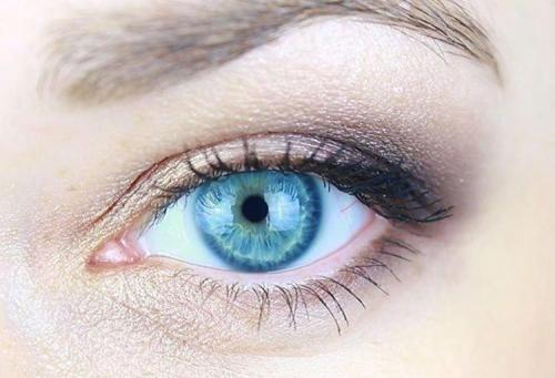 Вечерний макияж со стрелками для нависшего века. Правильный макияж для нависшего века