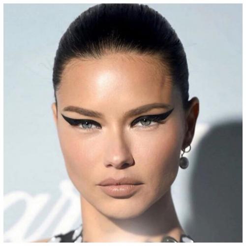 Вечерний макияж со стрелками пошагово. Стрелки на глазах: обзор трендов