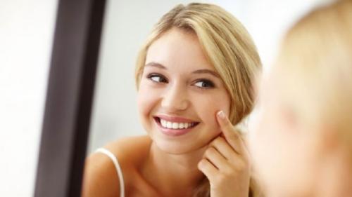 Маска от черных точек в домашних условиях с содой. Чистка лица пищевой содой от черных точек: рецепты масок. Отбеливание лица и лечение прыщей пищевой содой в домашних условиях