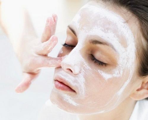 Маска от черных точек в домашних условиях с содой. Чистка лица пищевой содой от черных точек: рецепты масок. Отбеливание лица и лечение прыщей пищевой содой в домашних условиях