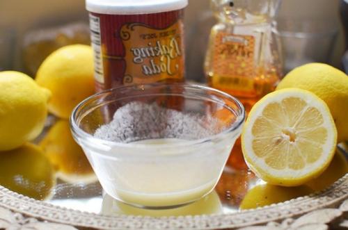 Маска от черных точек в домашних условиях с содой. Чистка лица пищевой содой от черных точек: рецепты масок. Отбеливание лица и лечение прыщей пищевой содой в домашних условиях