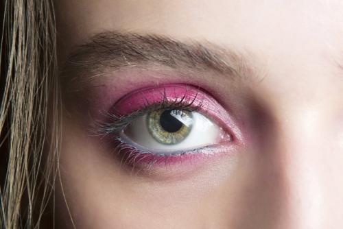 Макияж для голубых глаз с нависшим веком. Макияж для нависшего века: главные правила и лучшие советы