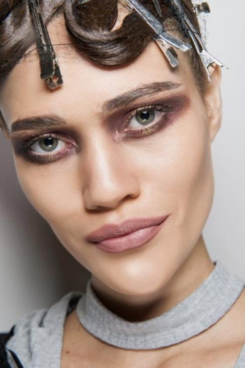 Черный макияж глаз пошагово. Всё о макияже смоки айс