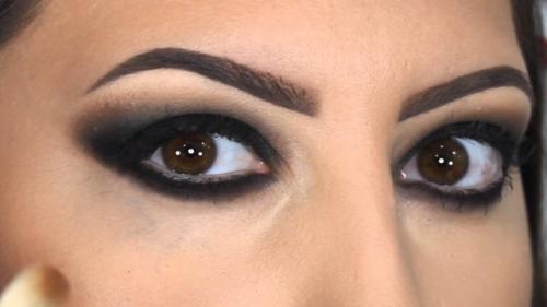 Привлекательный макияж для черных глаз. Черный макияж глаз — модные идеи, как сделать современный эффектный черный макияж глаз. 120 фото красивых сочетаний