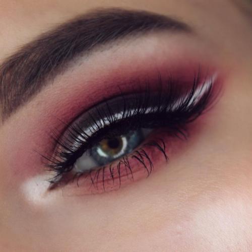 Привлекательный макияж для черных глаз. Черный макияж глаз — модные идеи, как сделать современный эффектный черный макияж глаз. 120 фото красивых сочетаний