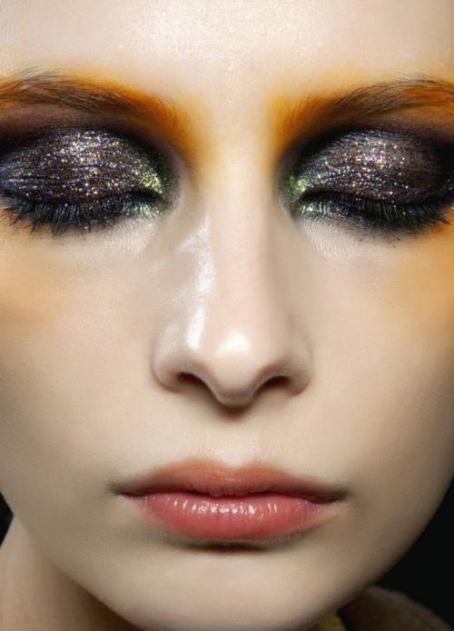 Привлекательный макияж для черных глаз. Черный макияж глаз — модные идеи, как сделать современный эффектный черный макияж глаз. 120 фото красивых сочетаний