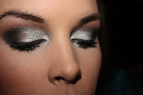 Привлекательный макияж для черных глаз. Черный макияж глаз — модные идеи, как сделать современный эффектный черный макияж глаз. 120 фото красивых сочетаний