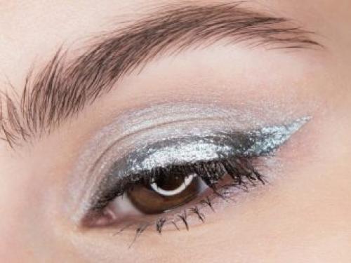 Легкий вечерний макияж для карих глаз. Пошаговая техника нанесения 19
