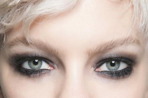 Черный макияж глаз пошагово. Всё о макияже смоки айс